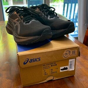 ASICS gel-Kayano 30 women’s size 7
